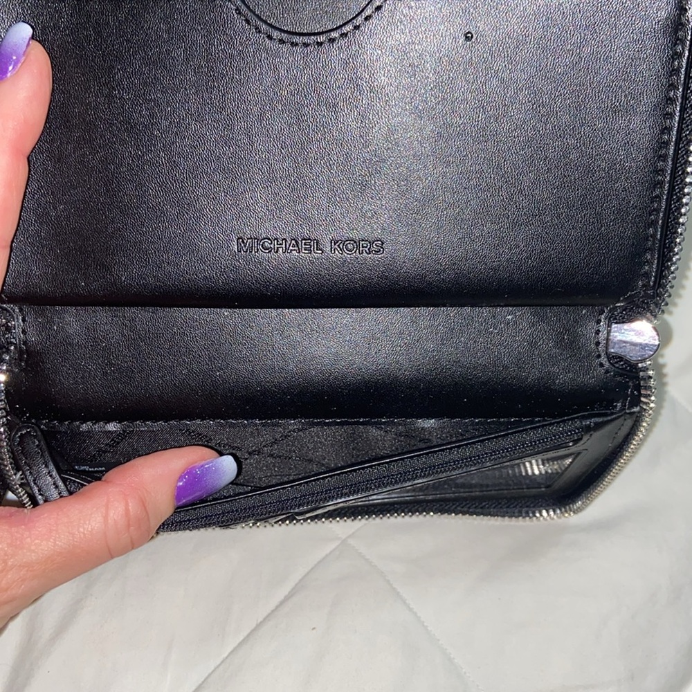 Like new Michael Kors Jet Set Travel Wallet Phone Case wristlet - Picture 10 of 13